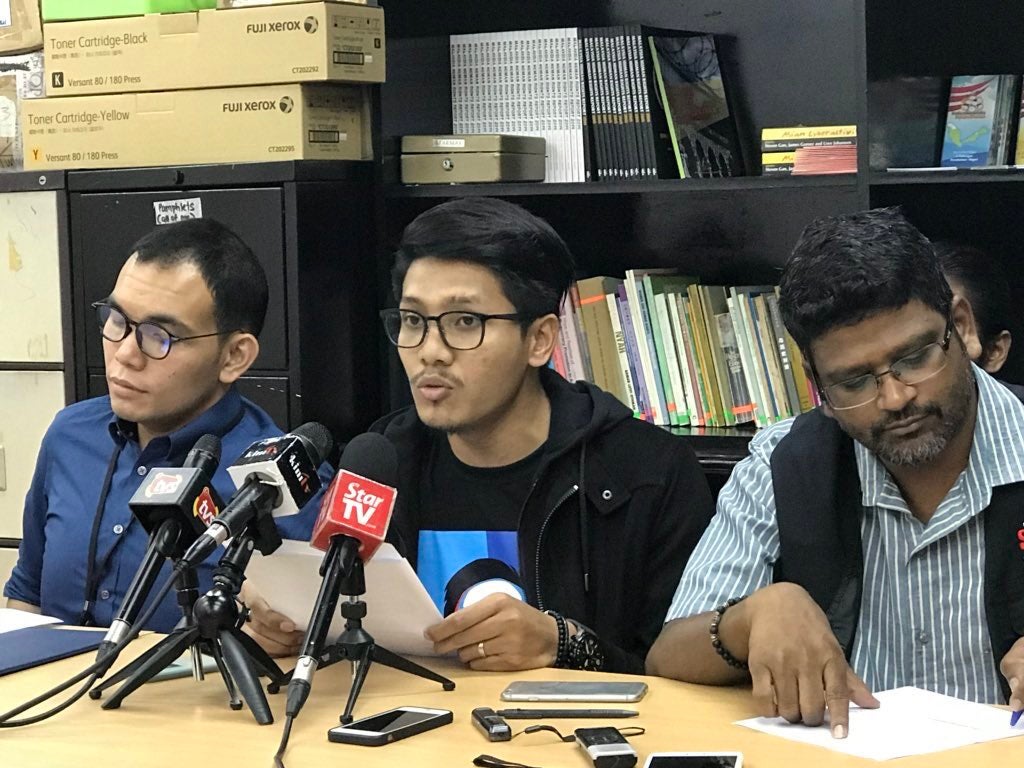 M'sian Arrested and Twitter Account Confiscated by MCMC for Criticising PM Najib and Umno - WORLD OF BUZZ 5