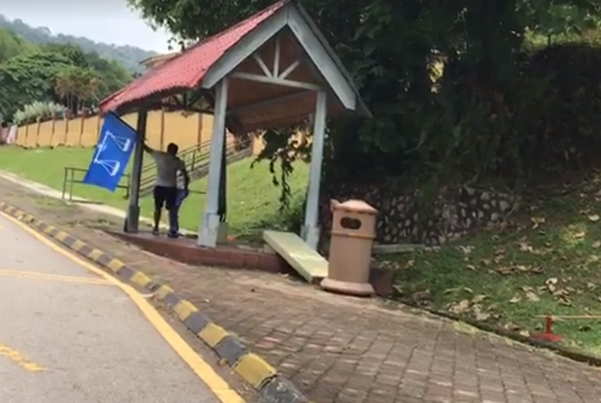 Police are Searching for 'Angry' Man Who Removed BN Flags in TTDI - WORLD OF BUZZ 2