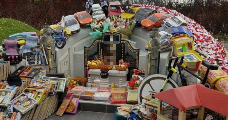 This Person Bought More Than 10 Sports Cars And Many More As Qing Ming Offerings - World Of Buzz 2