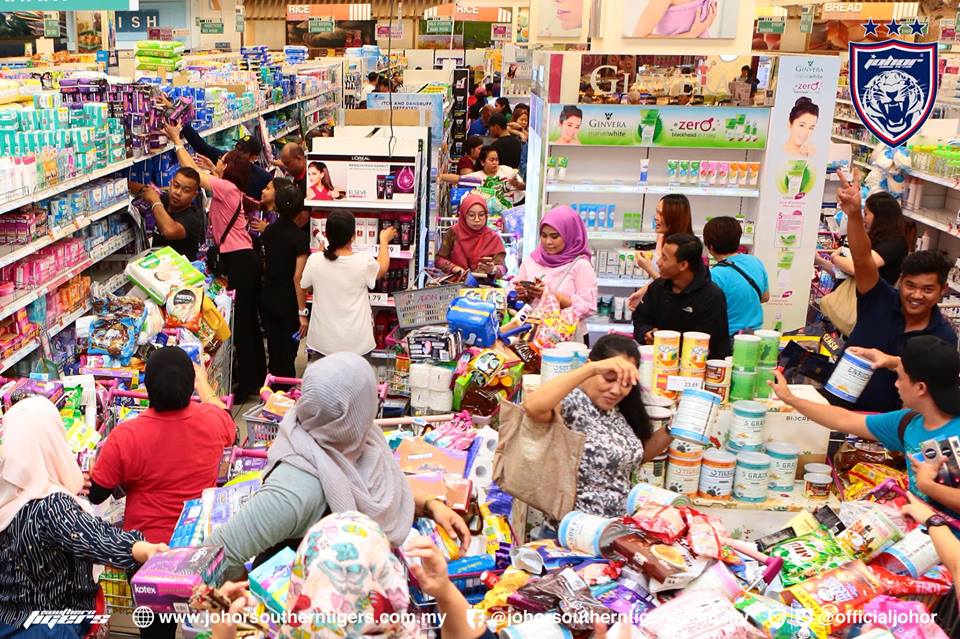 TMJ Just Spent Over RM1 Million to Pay for All Shoppers' Groceries in Aeon Tebrau - WORLD OF BUZZ 5