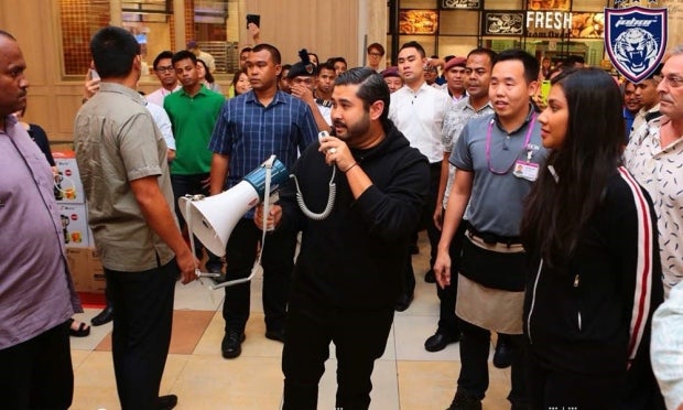 Tmj Just Spent Over Rm1 Million To Pay For All Shoppers' Groceries In Aeon Tebrau - World Of Buzz