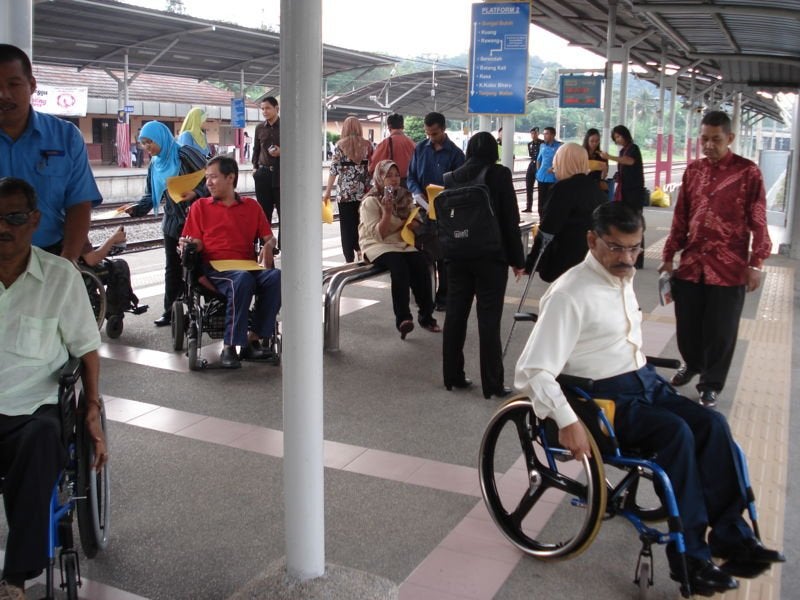 Wheelchair-Bound M'sian Points Out Inaccessible Public Transport Services in Heartbreaking Article - WORLD OF BUZZ 5