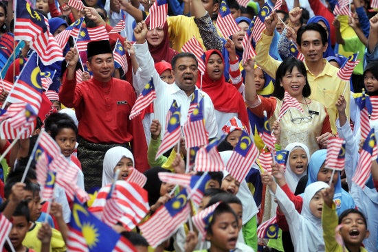 Crowdfunding Page Unites M'sians to Help Reduce Nation's RM1 Trillion Debt - WORLD OF BUZZ 1
