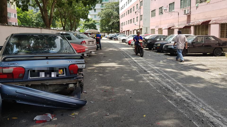Errant Lorry Driver Refuses to Stop for Police, Crashes Through 15 Cars in USJ - WORLD OF BUZZ 2