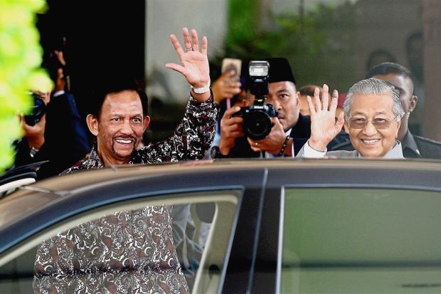 Fake News: Brunei Sultan Did NOT Donate USD$1bil to Help Malaysian Economy - WORLD OF BUZZ 2