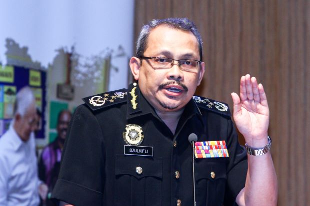 Former MACC Investigations & Intelligence Director Lodges Reports Against Najib - WORLD OF BUZZ
