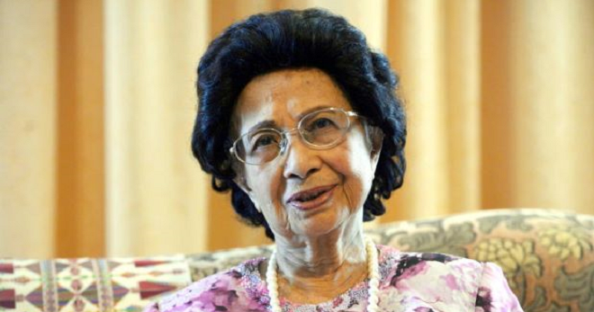 Siti Hasmah Wants M'sians to Stop Sending Gifts to Her & Tun M, Here's Why - WORLD OF BUZZ