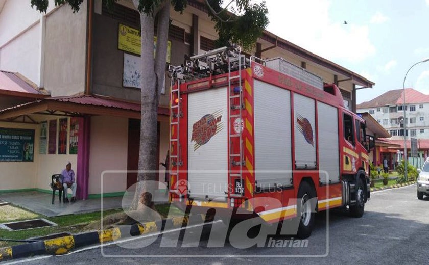 GE14: Fire Outbreak at SK Jalan U3, Subang Perdana Polling Station - WORLD OF BUZZ 1
