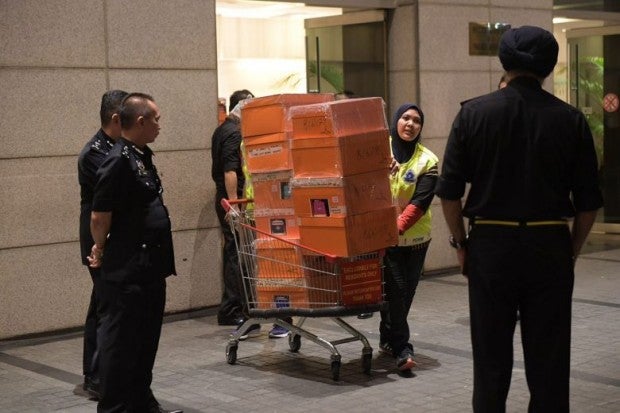 Here's What The Police Seized From Najib's House During A Second Raid - World Of Buzz 2