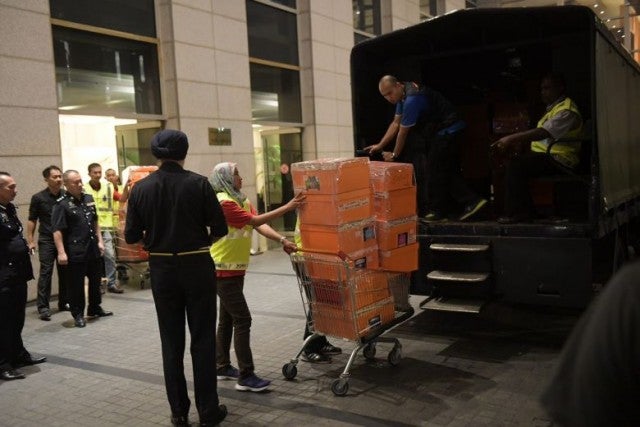 Here's What The Police Seized From Najib's House During A Second Raid - WORLD OF BUZZ 6