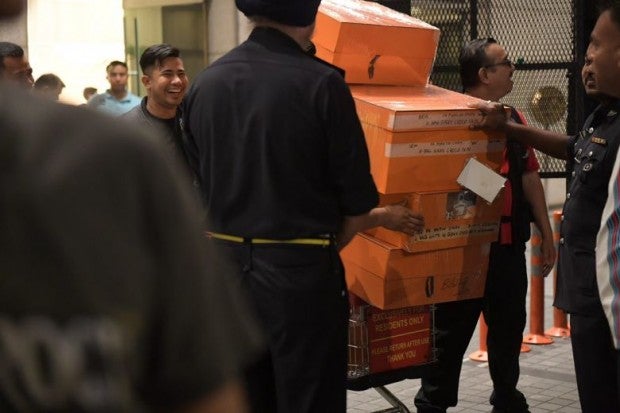 Here's What The Police Seized From Najib's House During A Second Raid - WORLD OF BUZZ 8
