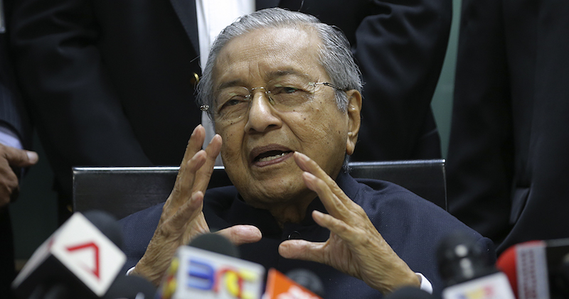 &Quot;I Was Not Behind The 20-Hour-Long Raid In Najib'S Home,&Quot; Says Mahathir - World Of Buzz
