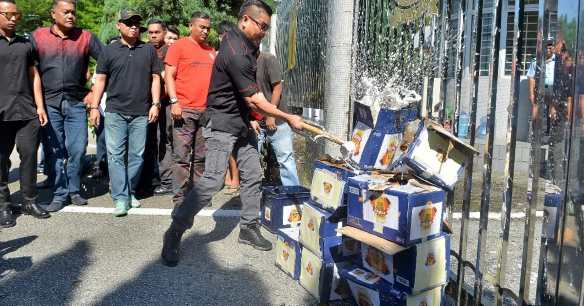Jamal Yunos' Smashed Beer Bottles Stunt Gets Him Charged for Being Public Nuisance - WORLD OF BUZZ 2