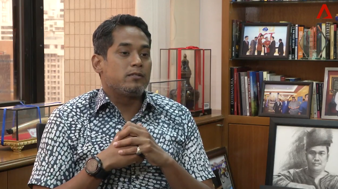 Khairy: "UMNO May Open Membership to Other Races" - WORLD OF BUZZ 2
