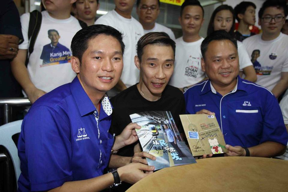Lee Chong Wei Makes Surprise Visit To Support Close Friend Contesting For Bn In Selayang - World Of Buzz 2