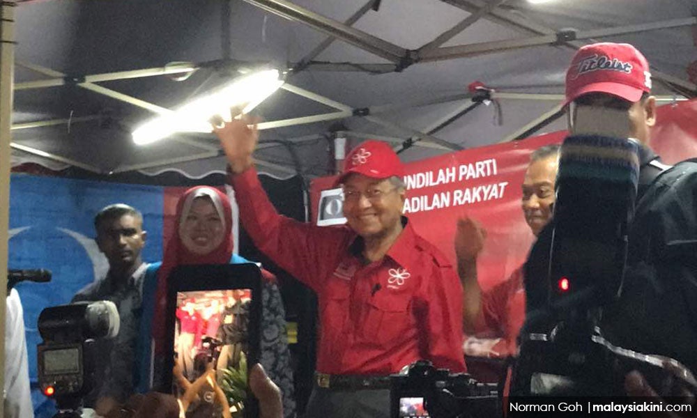 Mahathir Apologises for Choosing Najib to be PM, Says It's Biggest Mistake of His Life - WORLD OF BUZZ