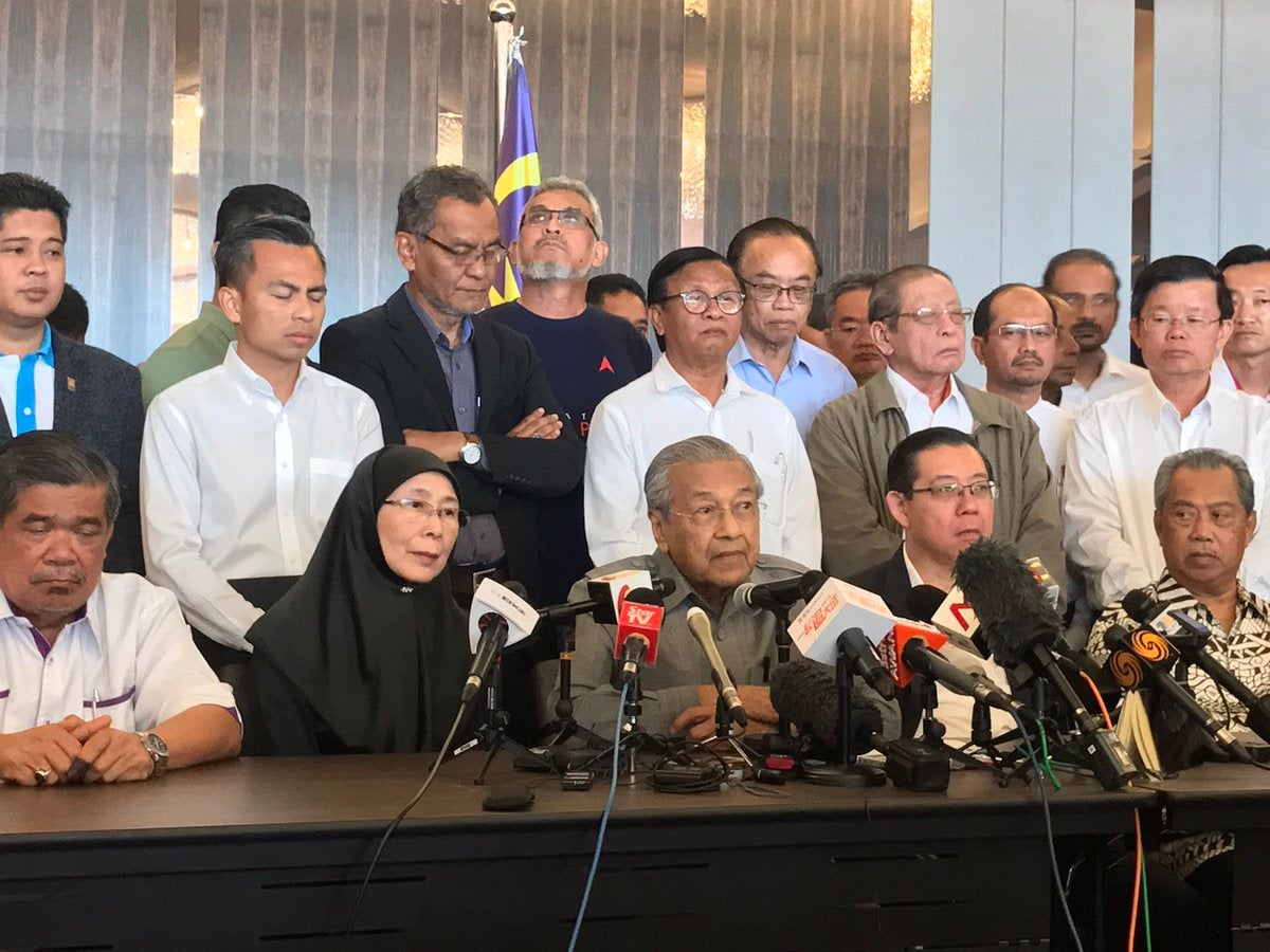Mahathir: I Have Majority Support from MPs to be Next PM - WORLD OF BUZZ 2