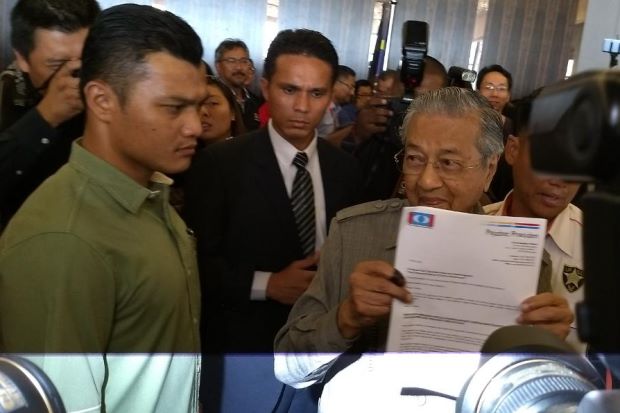 Mahathir: I Have Majority Support from MPs to be Next PM - WORLD OF BUZZ