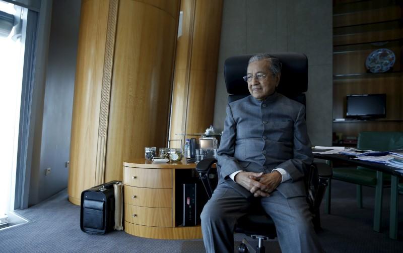 Mahathir: It's Frightening And More Challenging To Be Pm For Second Time - World Of Buzz 2