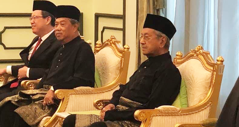 Malaysians Feel Bad And Extend Their Heartfelt Sympathies To Dr. Mahathir - World Of Buzz 2