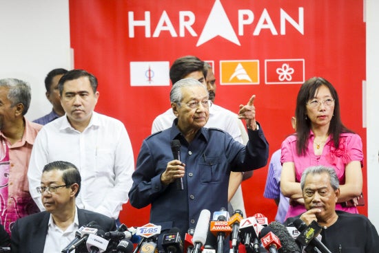 Malaysia's Debt is One Trillion Because of Previous Government, Says Tun M - WORLD OF BUZZ 2