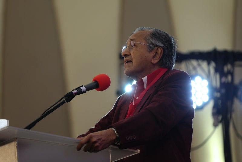 Malaysia's Debt is One Trillion Because of Previous Government, Says Tun M - WORLD OF BUZZ 4