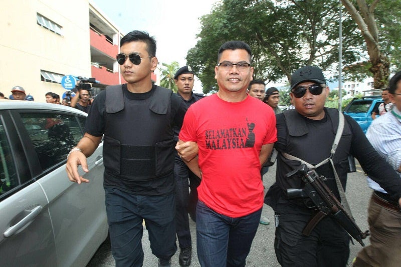 Manhunt for Jamal Yunos! Escapes Police Custody at Hospital - WORLD OF BUZZ 4