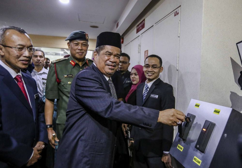 Mat Sabu: Defence Ministry Will Look into Scandals, Including The Scorpene Deal - WORLD OF BUZZ