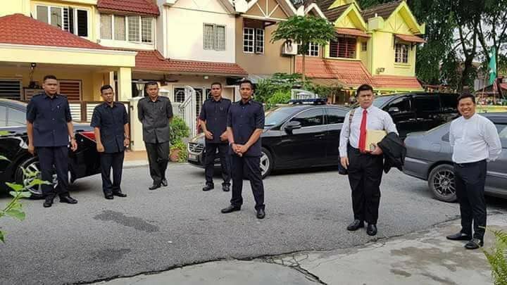 Mat Sabu Praised By Netizens For Staying Humble After Photos Of Him Leaving For Work Go Viral - WORLD OF BUZZ 1