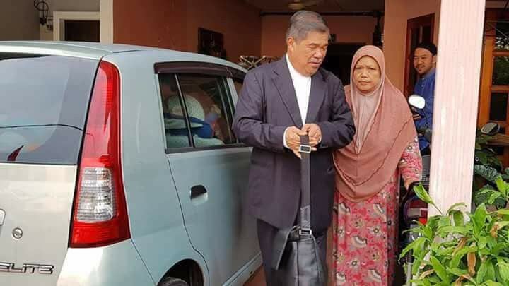Mat Sabu Praised By Netizens For Staying Humble After Photos Of Him Leaving For Work Go Viral - WORLD OF BUZZ