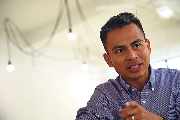 Meet Fahmi Fadzil, Lembah Pantai MP Who's Been Fighting for Reformasi Over Half His Life - WORLD OF BUZZ