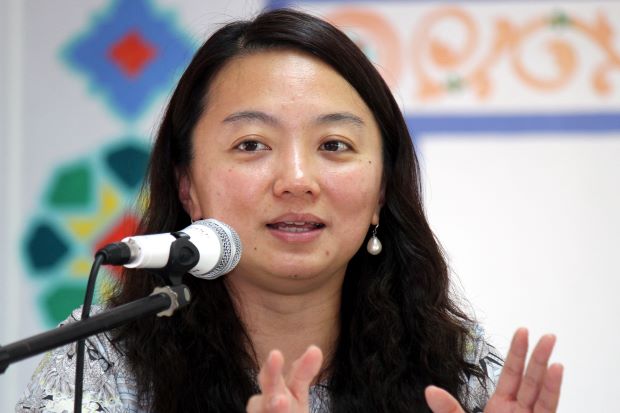 Meet Hannah Yeoh, The First Female and Youngest State Speaker - WORLD OF BUZZ 7