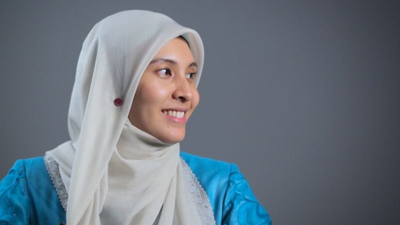 M'sians Defend Nurul Izzah After Man Criticises Her Appearance On Local Radio Show - WORLD OF BUZZ