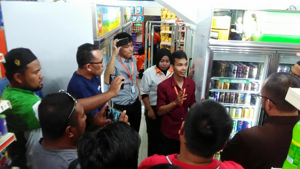 M'sians Outraged That Ngo Forces Perak Convenience Store To Stop Sale Of Alcohol - World Of Buzz