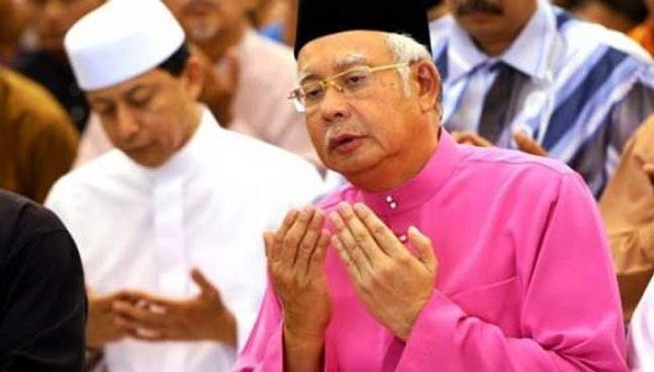 Najib Brings Softer Side In Hopes Of Winning The Hearts Of Malaysians - World Of Buzz 1