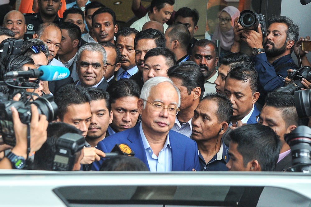 Najib's New Lawyer Actually Defended Anwar And Other PKR Leaders - WORLD OF BUZZ 3