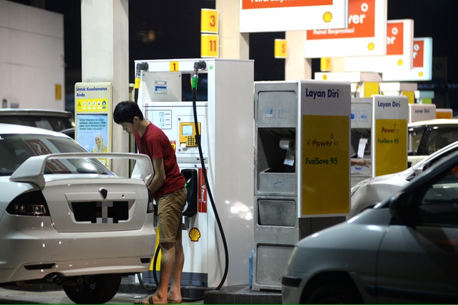 New Govt Will Gradually Reinstate Fuel Subsidies For Malaysians Soon - World Of Buzz 1