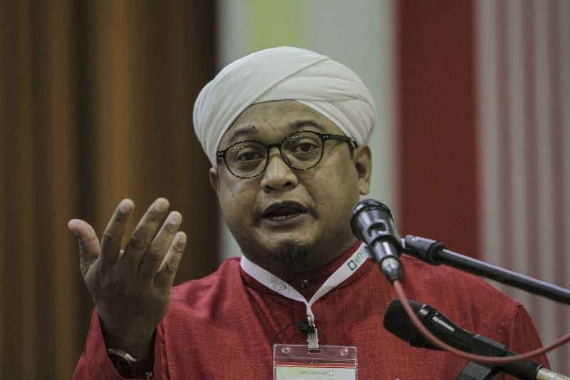 PAS Leaders Oppose Review of Jakim, Asks Govt to Check Vice Activities Instead - WORLD OF BUZZ