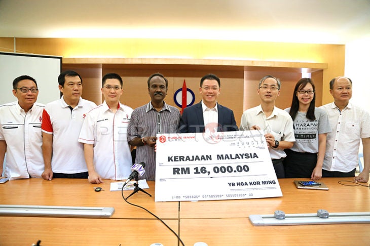 Perak DAP Sacrifice Pay to Decrease Gov Debt - WORLD OF BUZZ 2