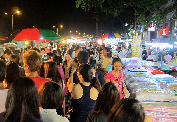 Pervert Ejaculates Semen on M'sian Girl's Hair and Clothes in SS2 Pasar Malam - WORLD OF BUZZ