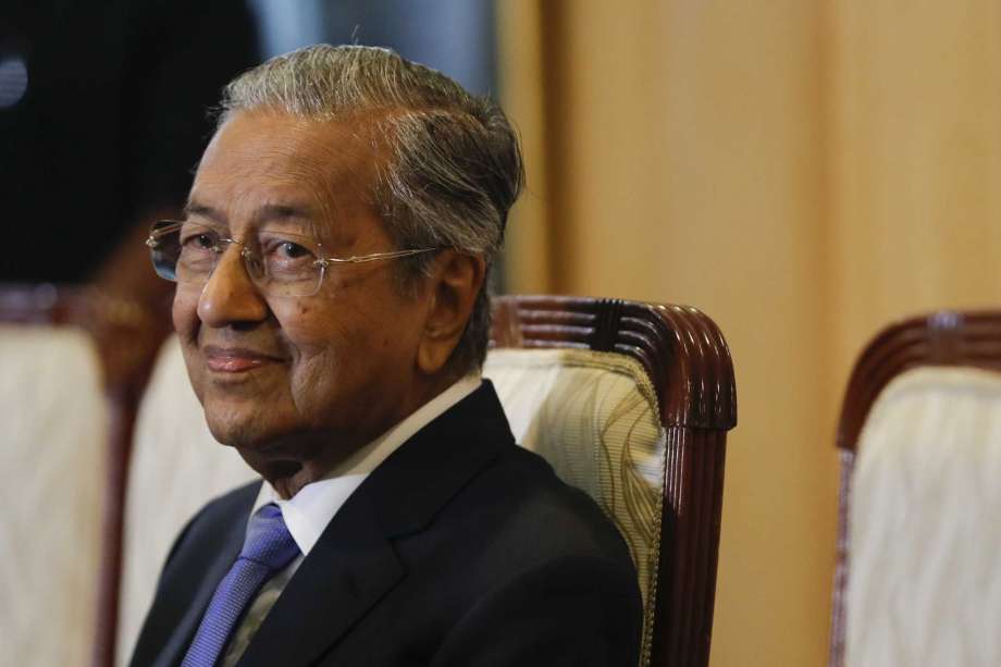 Present Petrol Price for RM2.20/L of RON95 is Here To Stay, Mahathir Confirms - WORLD OF BUZZ 1
