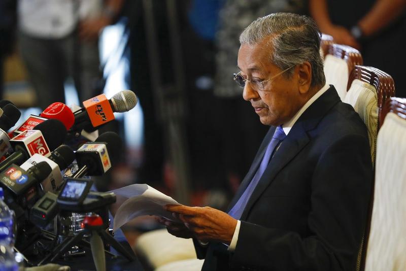 Present Petrol Price for RM2.20/L of RON95 is Here To Stay, Mahathir Confirms - WORLD OF BUZZ 2