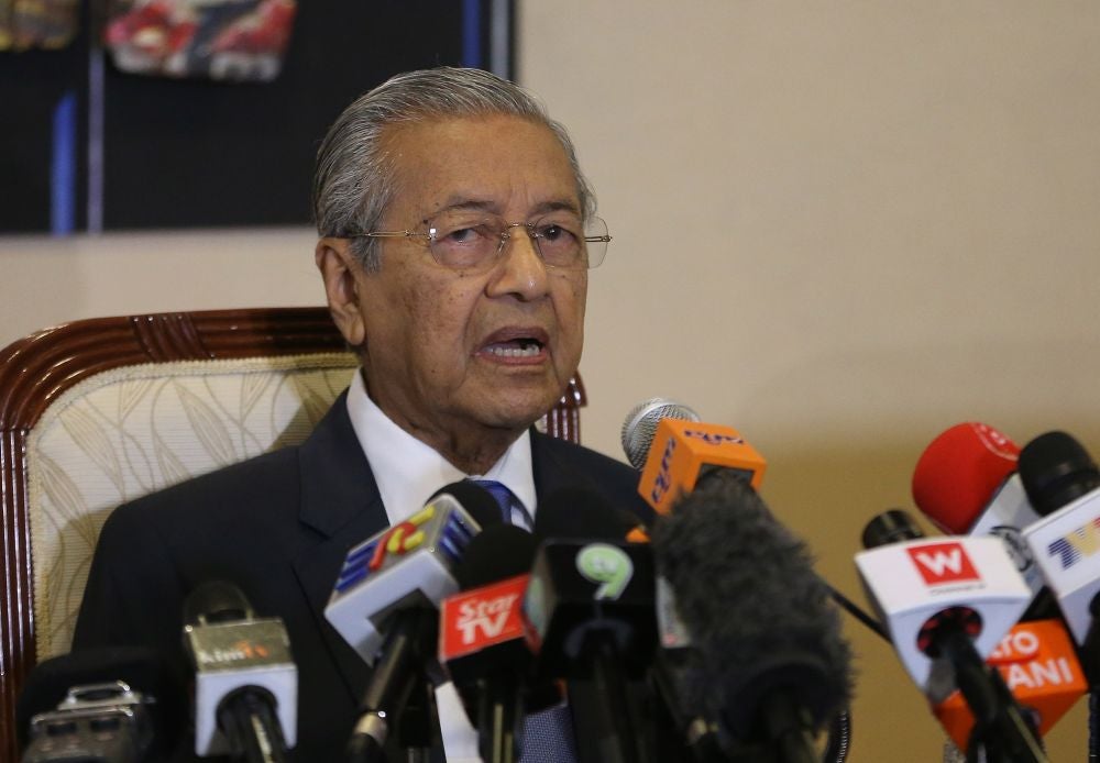 Present Petrol Price for RM2.20/L of RON95 is Here To Stay, Mahathir Confirms - WORLD OF BUZZ