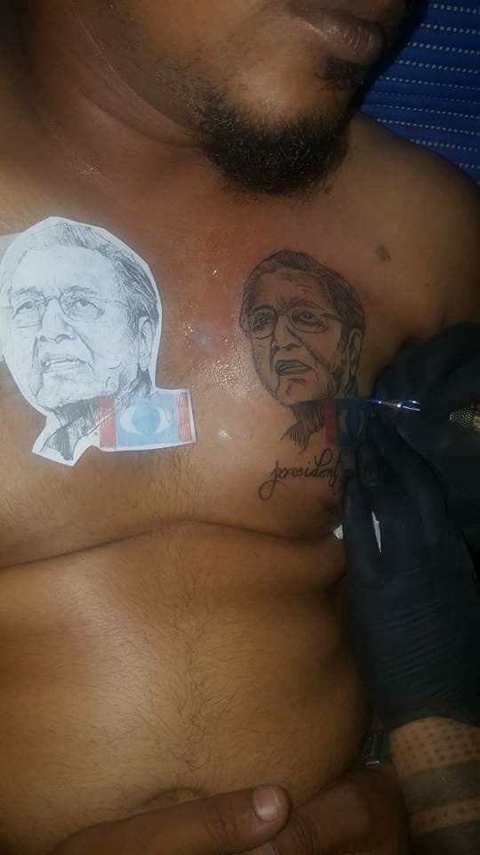 This M'sian Loves Mahathir So Much He Actually Got Inked with His Face! - WORLD OF BUZZ 1