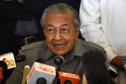 Tun M Implies That There May Be A New Attorney General Soon - WORLD OF BUZZ 1