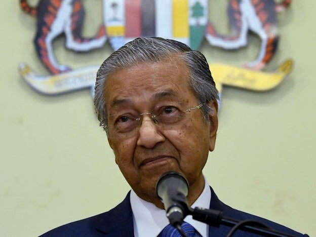 Tun M: "Najib Does Not Represent The Past Prime Ministers" - WORLD OF BUZZ