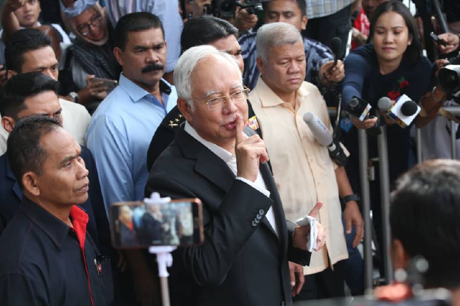 Umno Claims Najib's Seized Money is Party Funds, Demands Police Return It - WORLD OF BUZZ