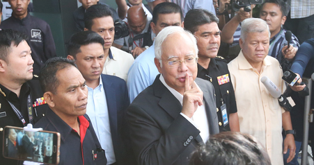 Najib Said He's Unaware Of Wife's Jewellery, Rosmah Also Shocked At Amount - World Of Buzz