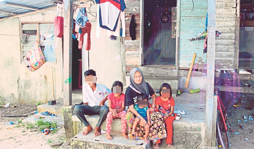 Datuk Seri Makes Generous Donation To Single Mother Of Six After Reading About Her Struggle - World Of Buzz 3