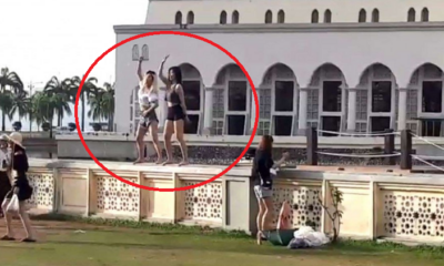 Disrespectful Tourists Caused Temporary Ban By Kk City Mosque - World Of Buzz 5